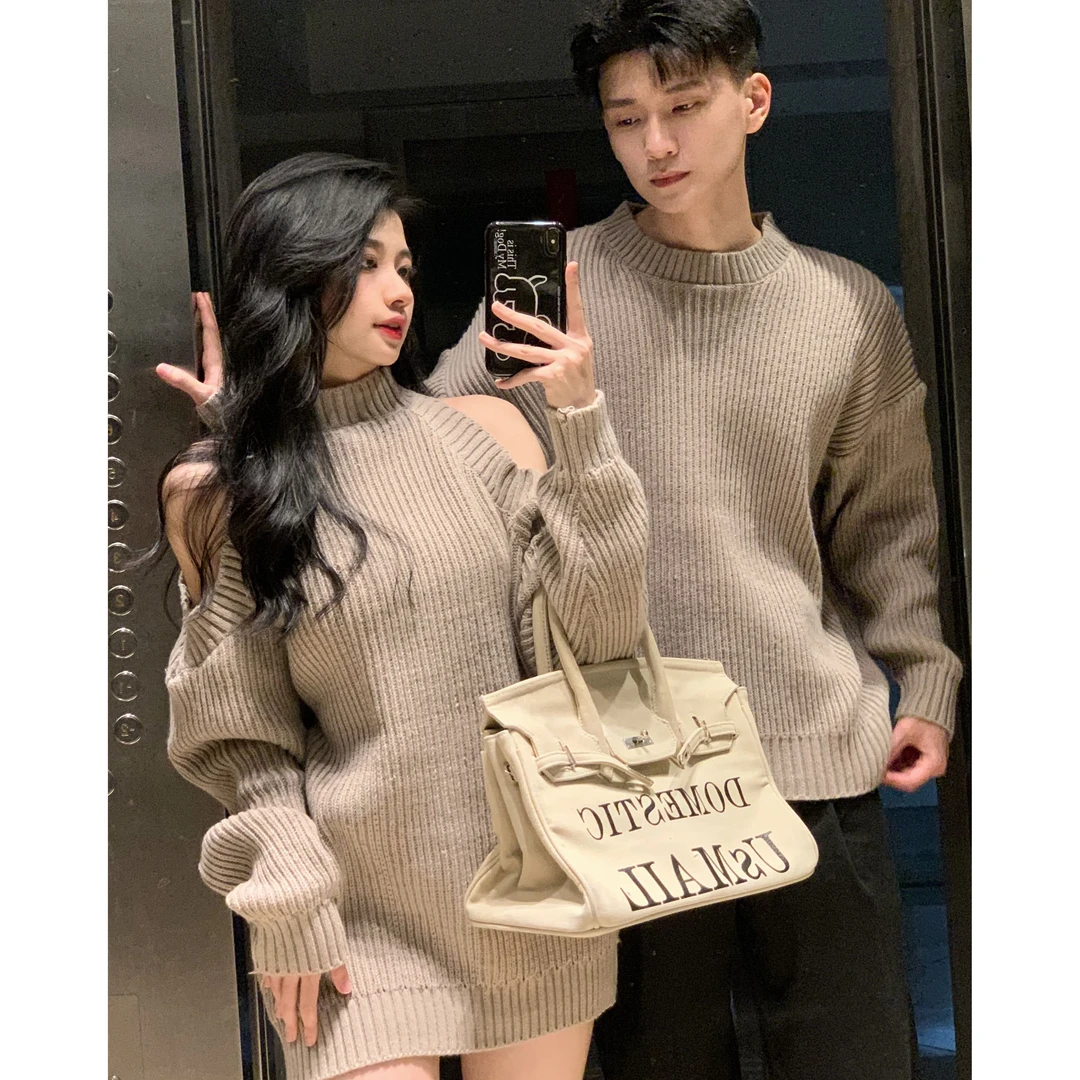 情侣装秋冬ins超火毛衣连衣裙韩版复古半高领露肩针织上衣