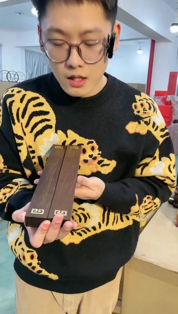 【闪购商品】黑檀铜镶嵌回纹镇尺一对