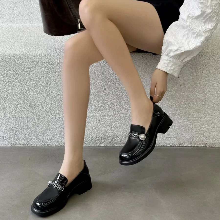 不挑款式欧洲站女鞋新款百搭漆皮乐福鞋女粗跟软底圆头厚底小皮鞋