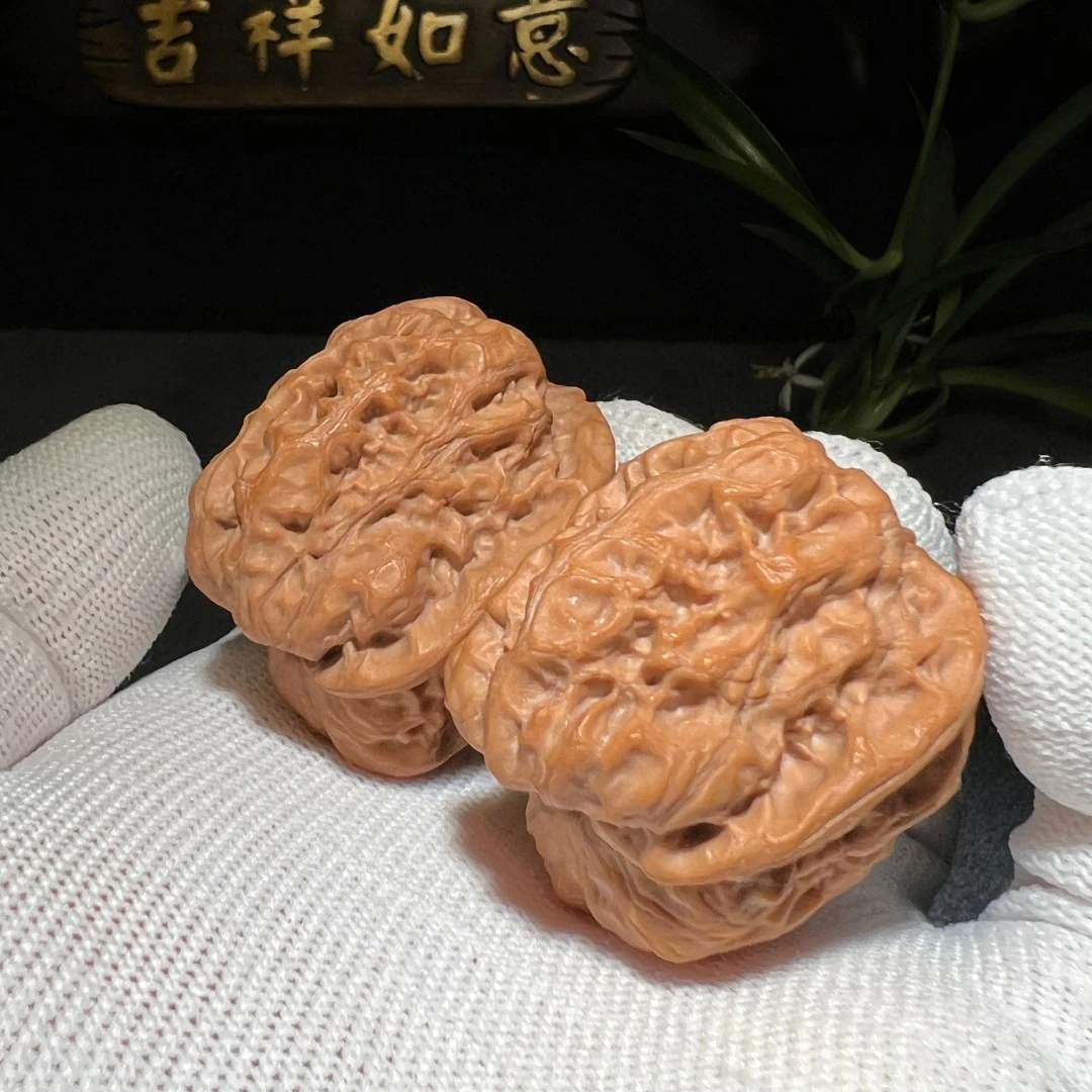 金钟狮子头文玩核桃野生小众贵族红皮压手走色正
