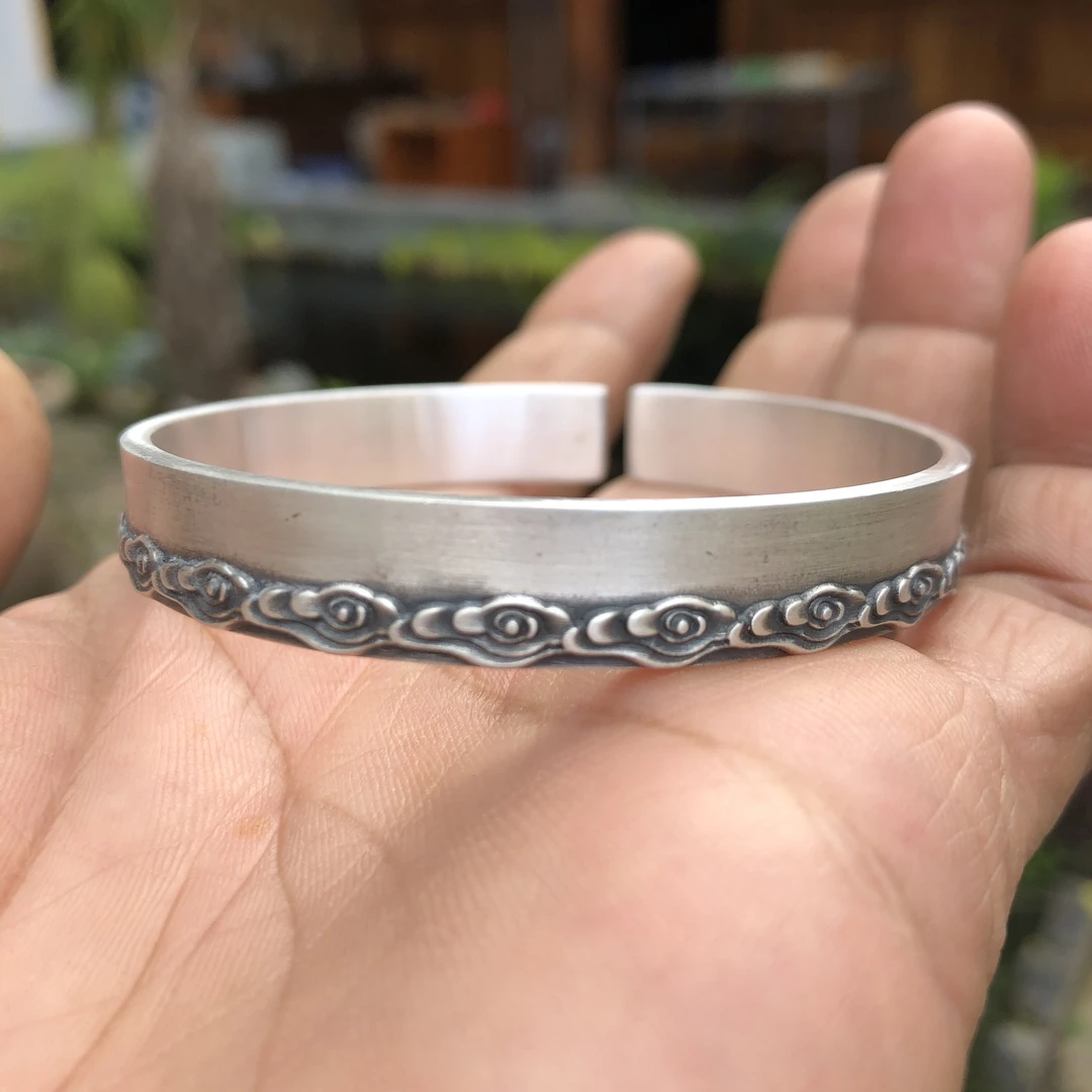 足银手镯 足银999祥云可调节开口做旧复古情侣女款纯银手镯子。