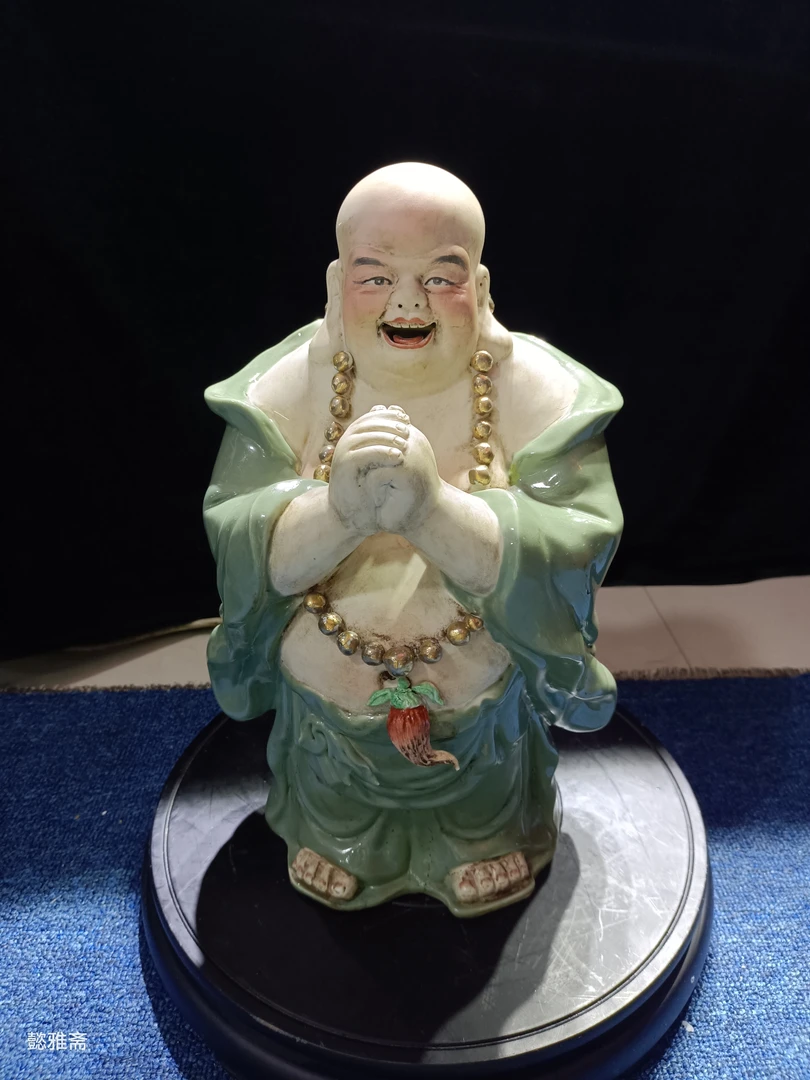 精美绝伦的雕塑瓷《恭喜罗汉》