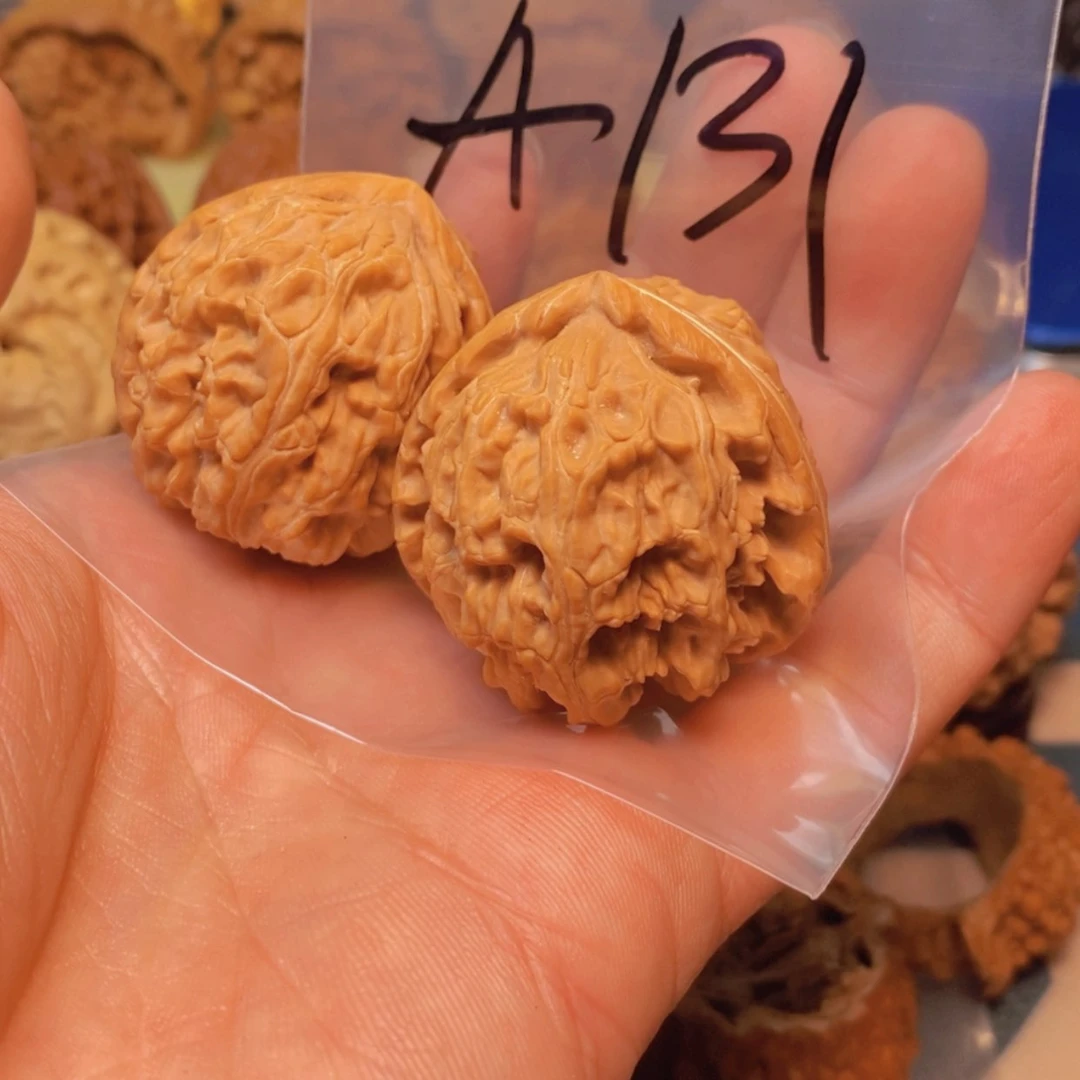 【闪购商品】文玩核桃吊坠从**后39三角白狮子