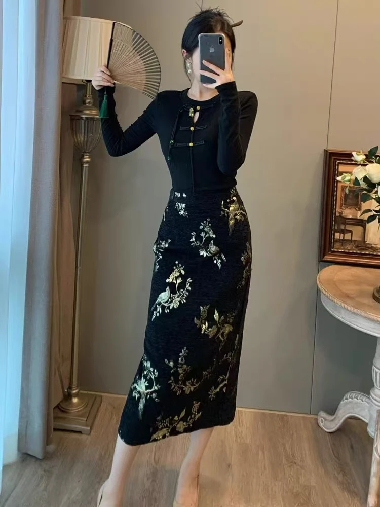 法式复古长裙秋季新款收腰显瘦新中式国风拼接丝绒刺绣气质连衣裙