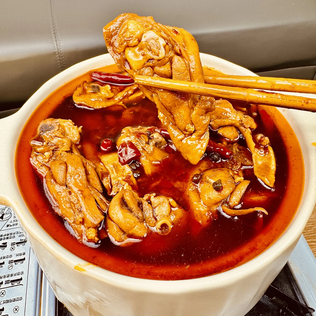 冀小嗨冀小嗨沧州火锅鸡每盒2.4斤现做现发 顺丰包邮炒鸡即食火锅