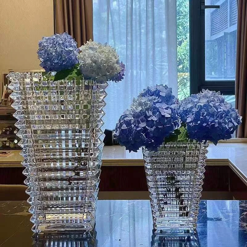 高方璀璨花瓶 晶莹玻璃花瓶 现代装修 客厅装饰 玫瑰花瓶