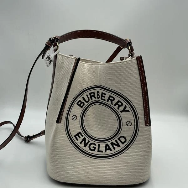 95新 BURBERRY/博柏利 范大范博柏利白色徽章水桶包/5743 9119