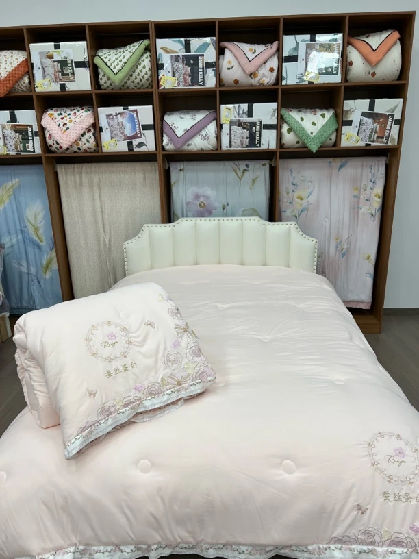 高端轻奢刺绣被6斤左右（玉粉色）尺寸2✖️2.3米加厚舒适柔软保暖