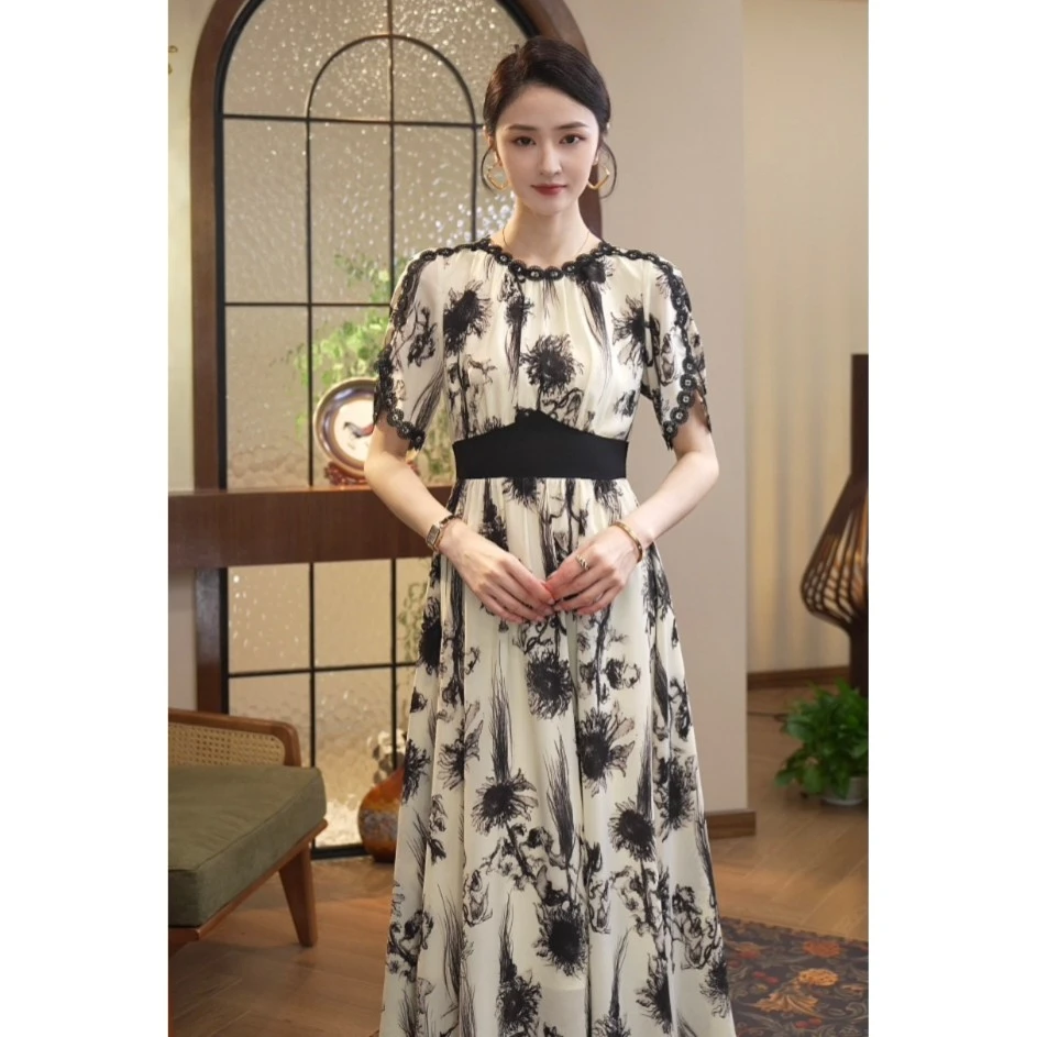 唐熹现货2025夏季新款【5531】高级感气质收腰圆领黑白色连衣裙子