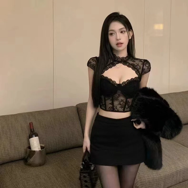 复古辣妹纯欲性感挂脖蕾丝打底衫女内搭高级感显瘦法式蕾丝胸衣