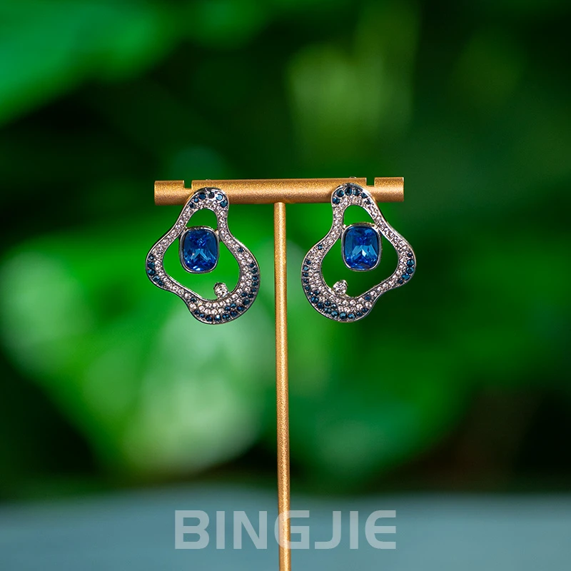 铜合金耳饰 蓝色妖姬--法式中古耳饰