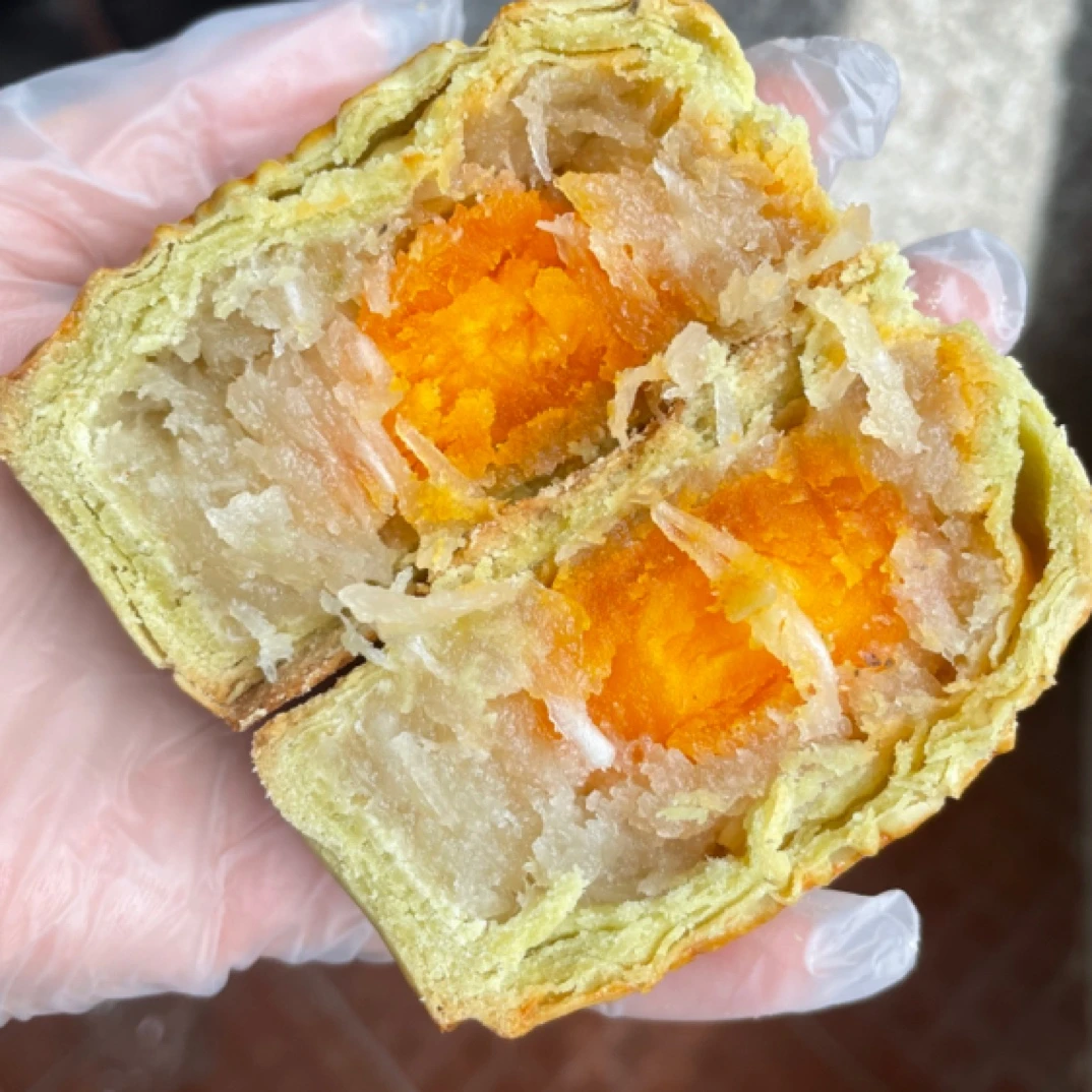 澄迈潭牛琼式酥皮椰丝蛋黄月饼125g/个（500g/筒4个）