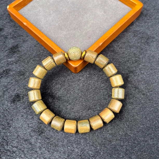 绿檀1.0单圈桶珠六字箴言手串