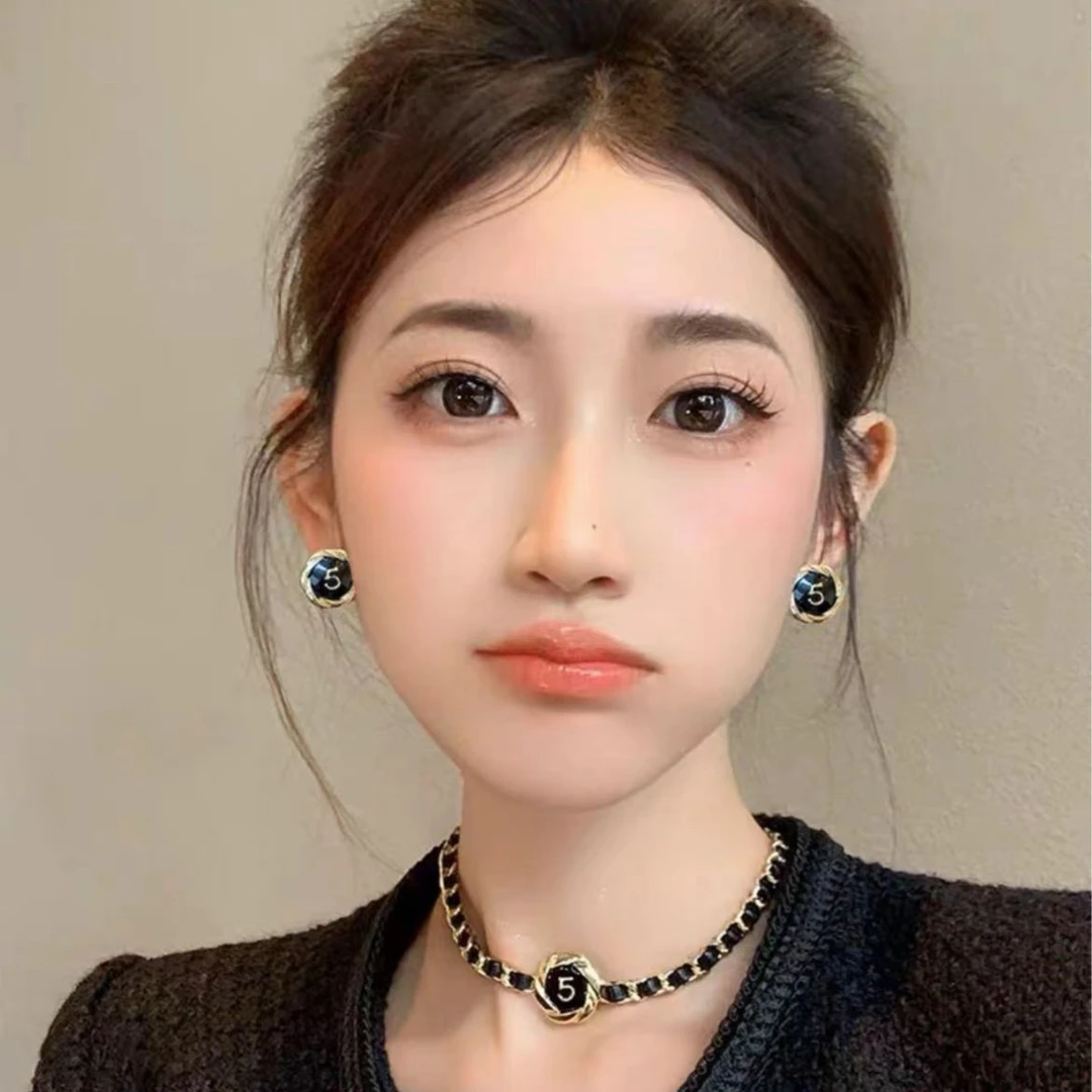 合金皮质项链 山茶花皮穿颈链锁骨链小香风百搭轻奢法式气质时尚