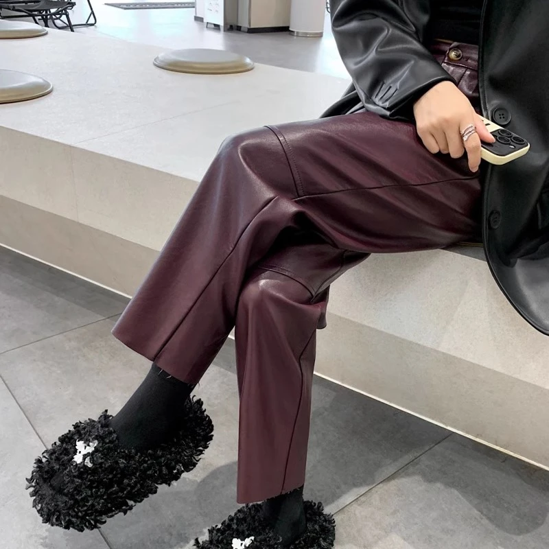 酒红色pu皮裤女秋冬2024新款高腰直筒西装裤小个子九分休闲哈伦裤