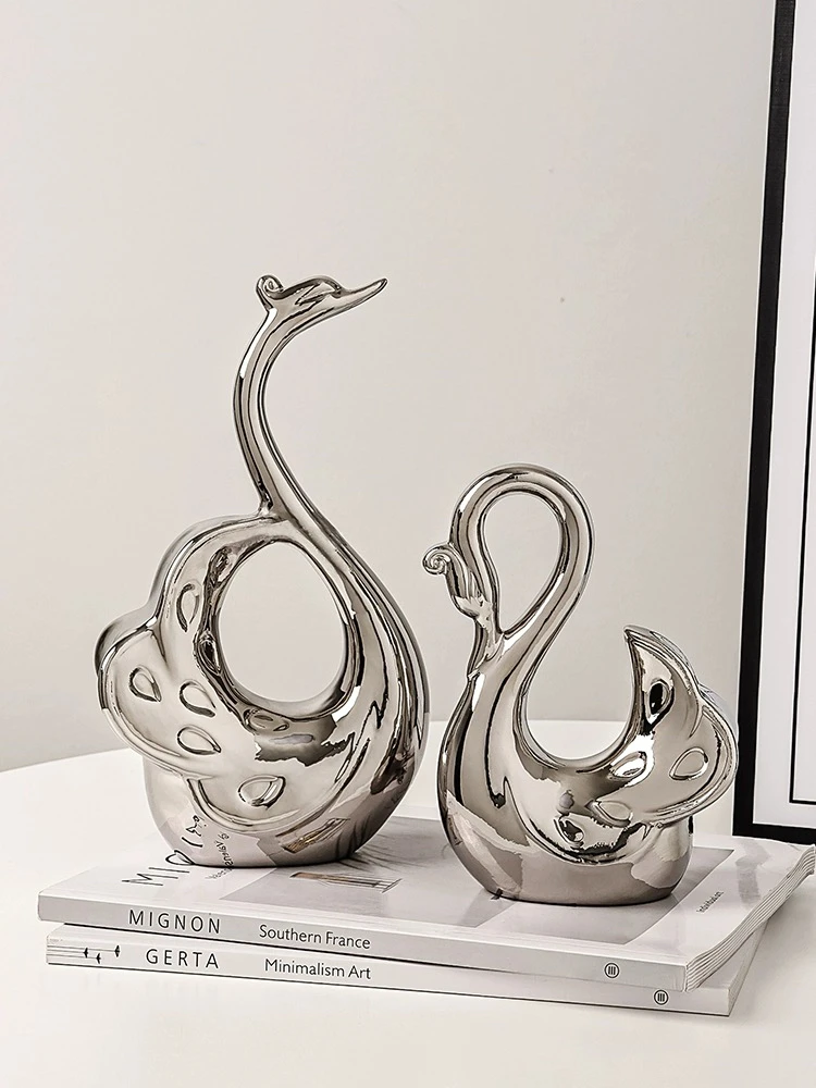 创意工艺品情侣天鹅家居客厅酒柜子装饰品摆件电视柜玄关桌面轻奢