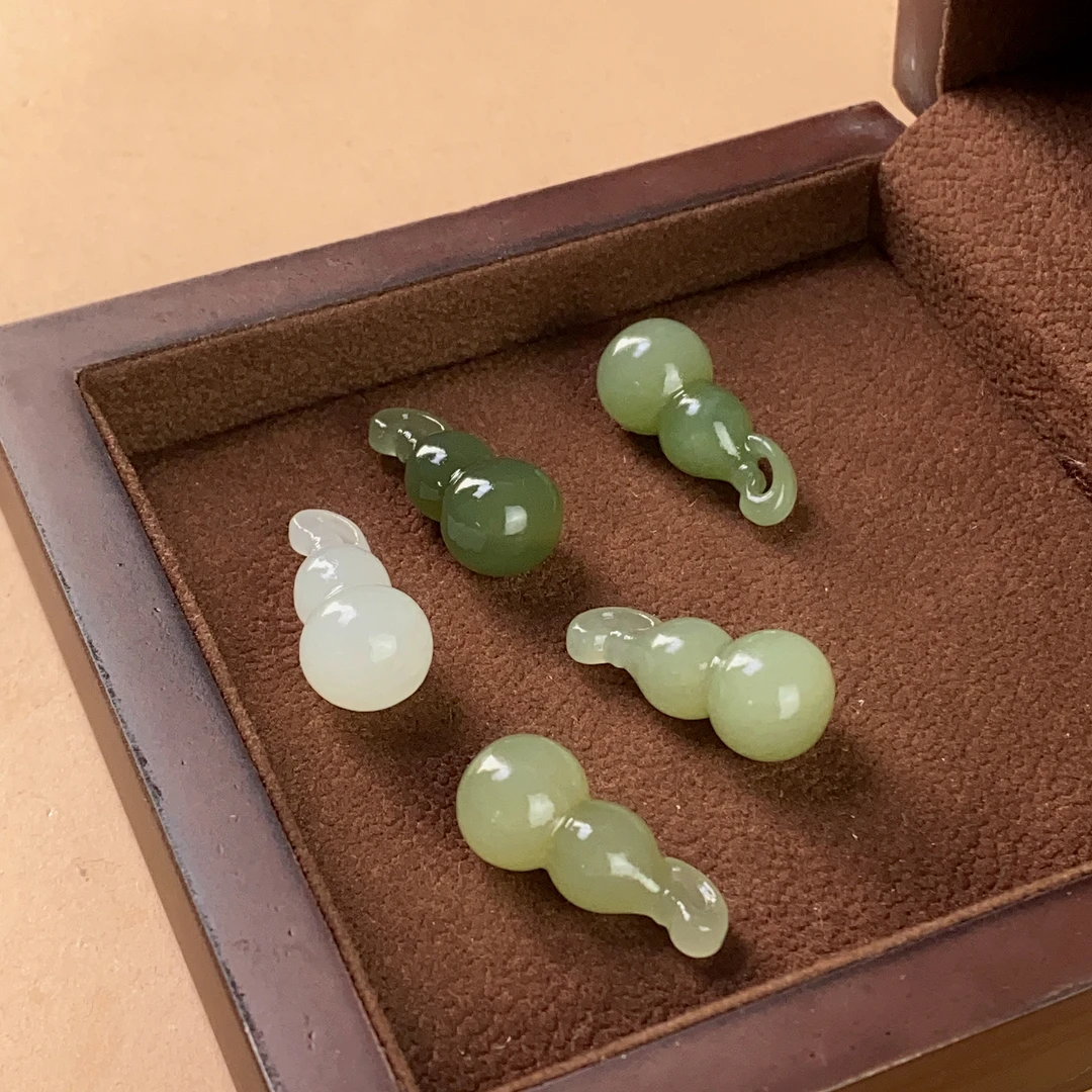 1888/（ZY888-533）和田玉精美葫芦吊坠 /多样性发/一件