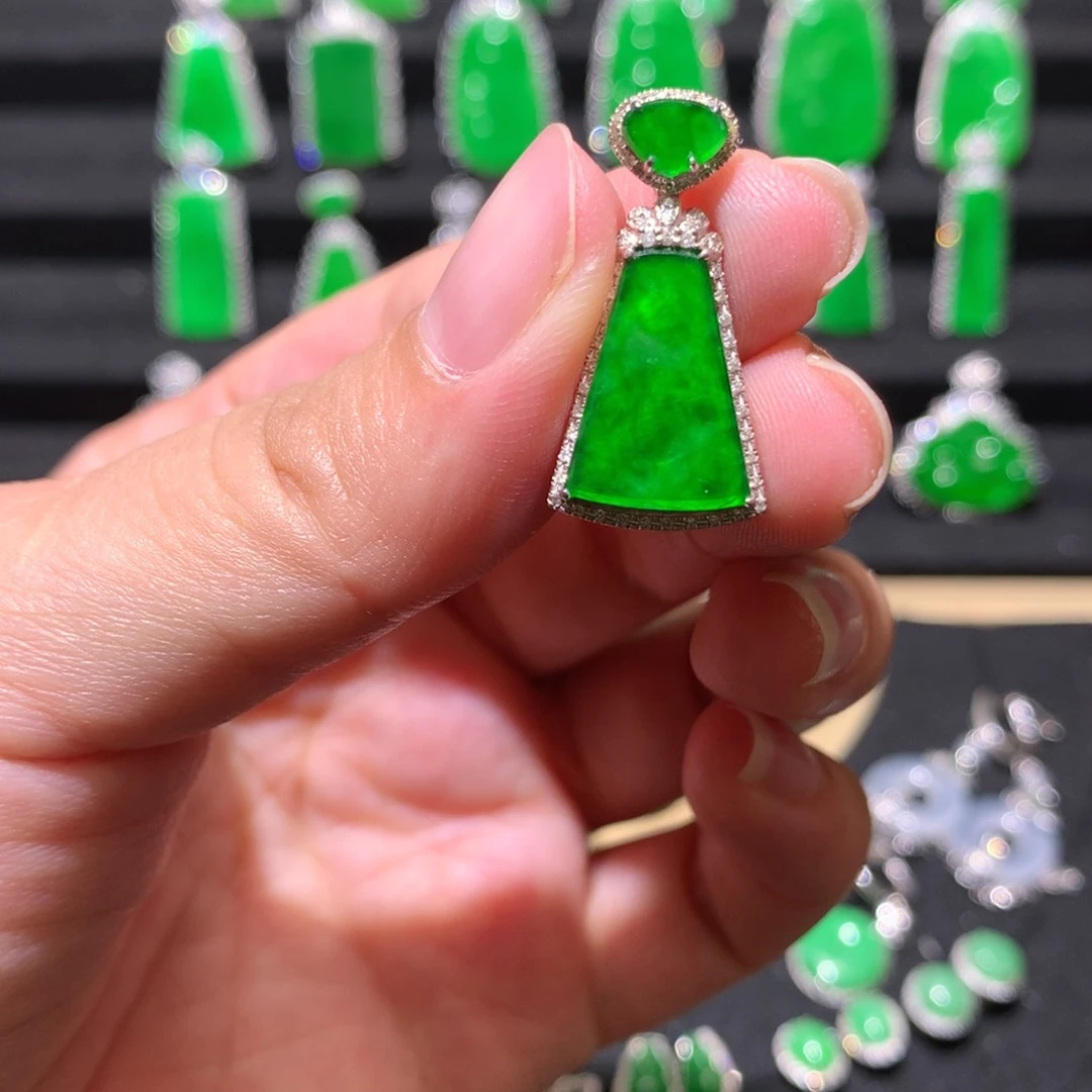 翡翠吊坠(不含链)18K金镶嵌