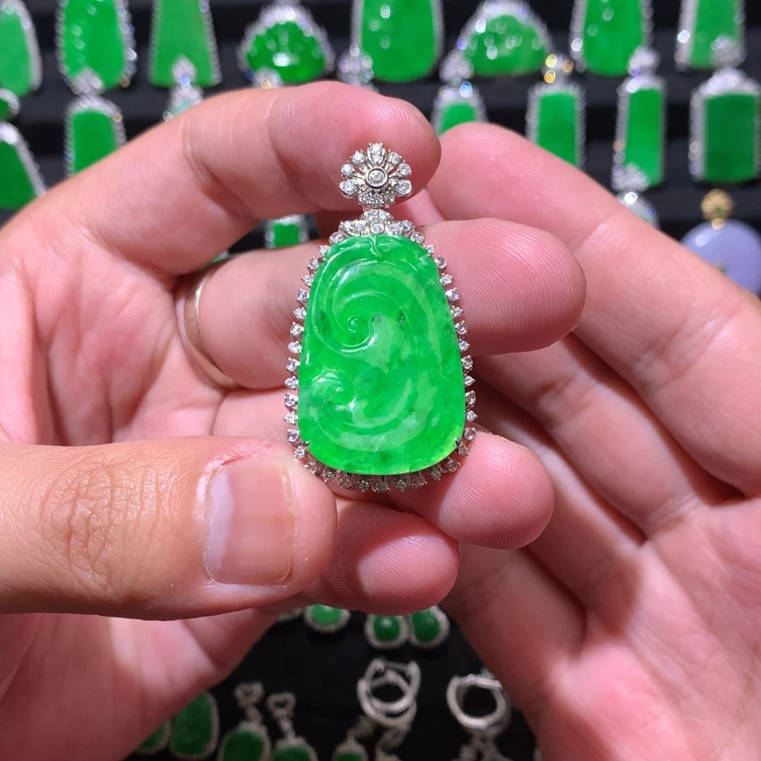 翡翠吊坠(不含链)18K金镶嵌