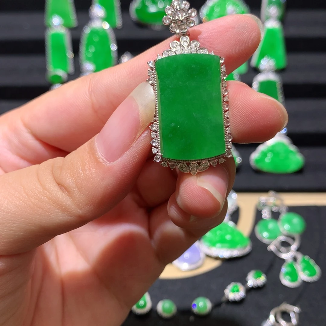 翡翠吊坠(不含链)18K金镶嵌