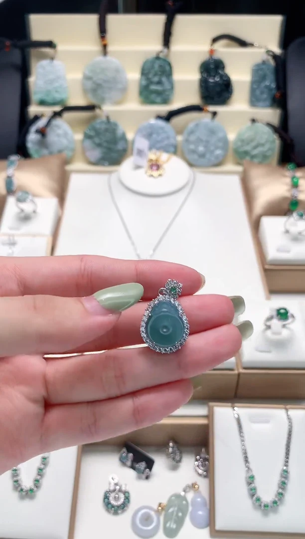 【闪购商品】翡翠颈饰未镶嵌平安扣