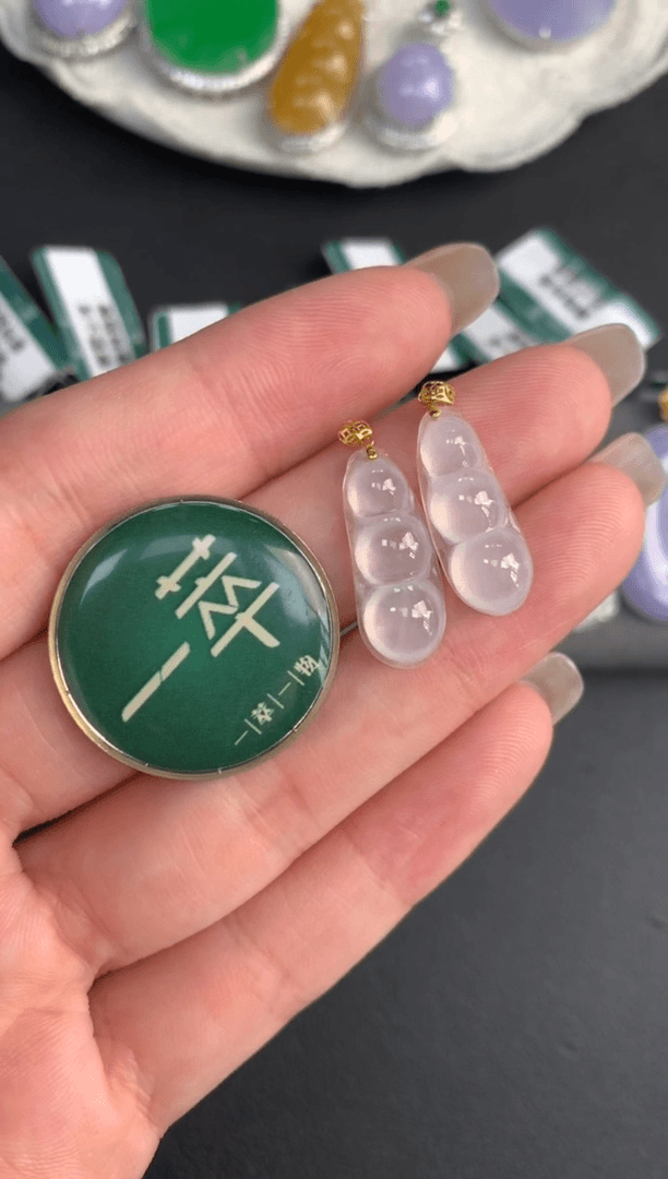 【闪购商品】翡翠豆子18K金镶嵌吊坠多样性发货发其一