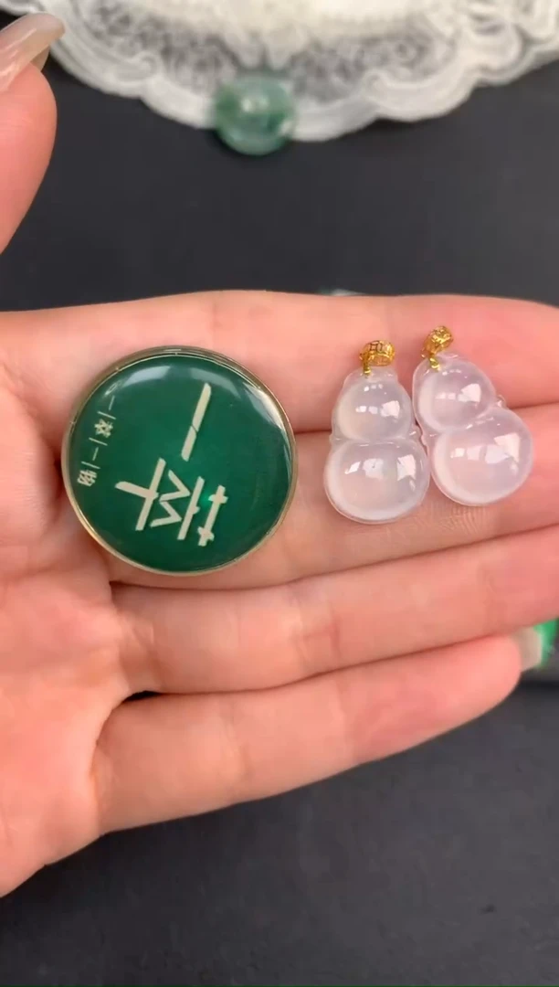 【闪购商品】翡翠葫芦18K金镶嵌吊坠多样性发货发其一