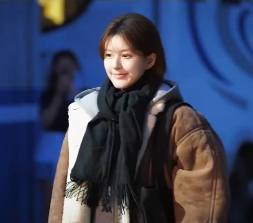 JUNJJ【韩版宽松上衣】赵露思天空毛皮一体奢品女外套