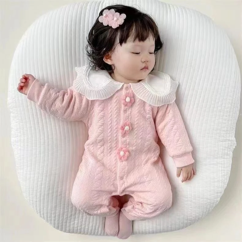新生婴儿春秋衣服女宝宝白翻领小花加绒保暖连体衣外出哈衣满月服