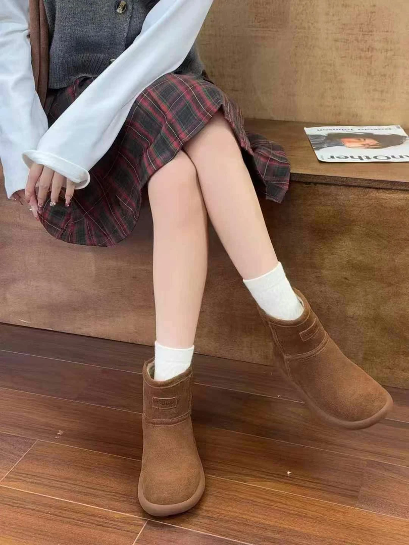 V家 917厚底字母加绒雪地靴