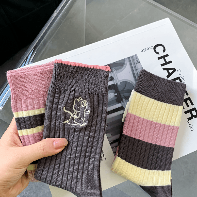 粉咖拼接袜子女ins潮春秋季刺绣百搭条纹运动中筒袜堆堆袜长筒袜