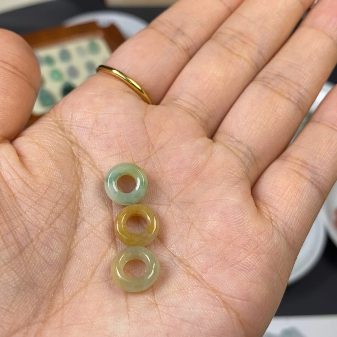 【闪购商品】翡翠颈饰未镶嵌相***?