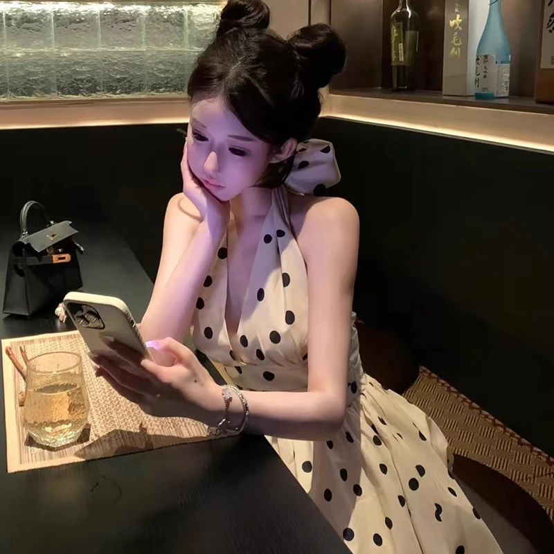 清纯波点挂脖连衣裙女夏季千金大小姐新款裙子甜辣绝美别致短裙潮