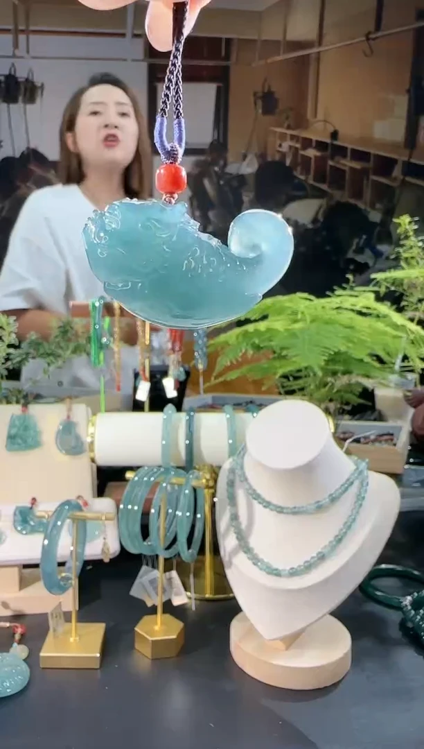 【闪购商品】翡翠吊坠(不含链)未镶嵌小飞龙