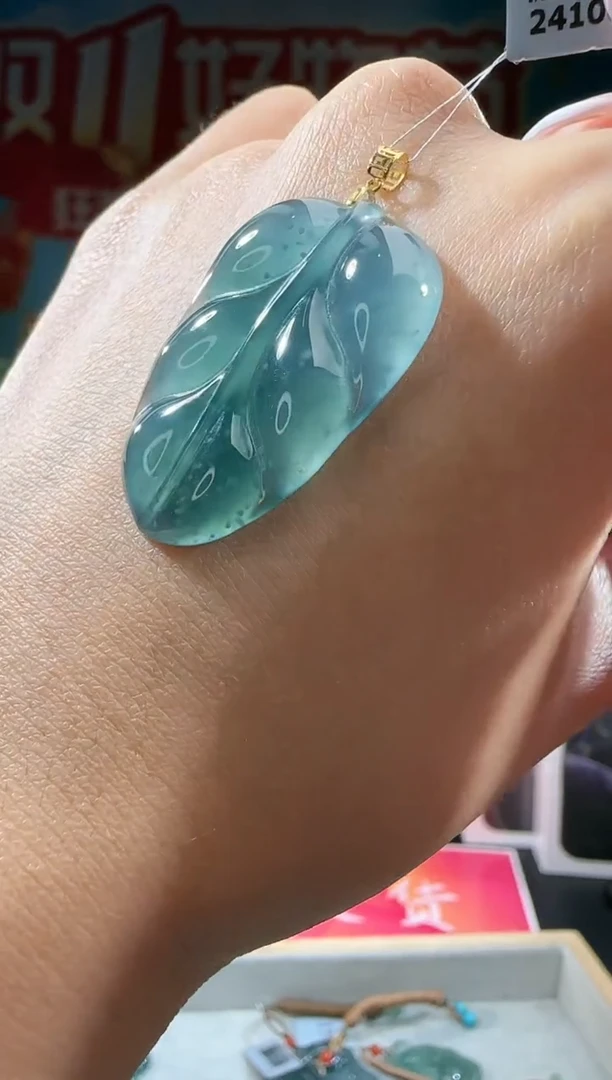 【闪购商品】翡翠吊坠(不含链)18K金镶嵌叶子多样性发一