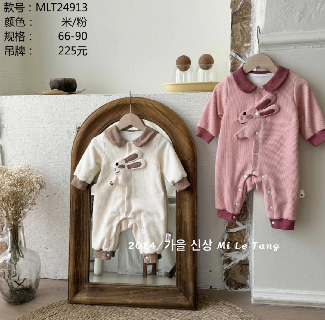 绣花兔子连体衣婴儿