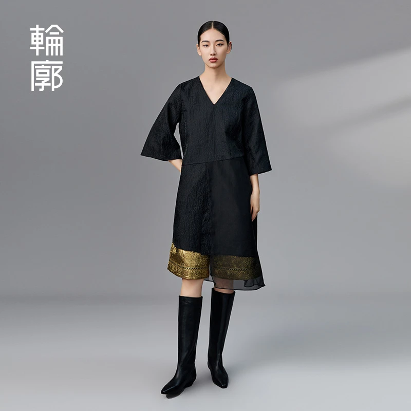 轮廓波光简约复古V领上衣褶皱肌理感拼接欧根纱显瘦T恤L233Y051