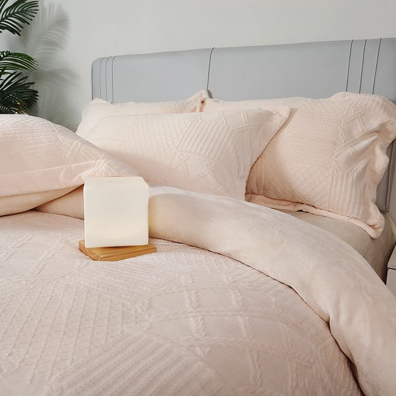 YUCHUN/羽春24款秋冬季纯色雕花工艺牛奶绒轻奢双面加厚三四件套