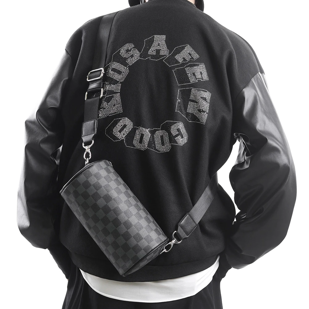 新款斜挎包男百搭真皮单肩包青年格子圆筒包休闲斜跨包男士小挎包