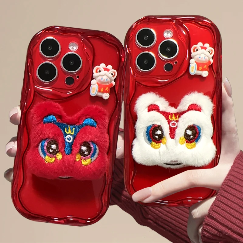 可爱毛绒舞狮适用iPhone15手机壳12华为荣耀oppo小米14vivo全包13