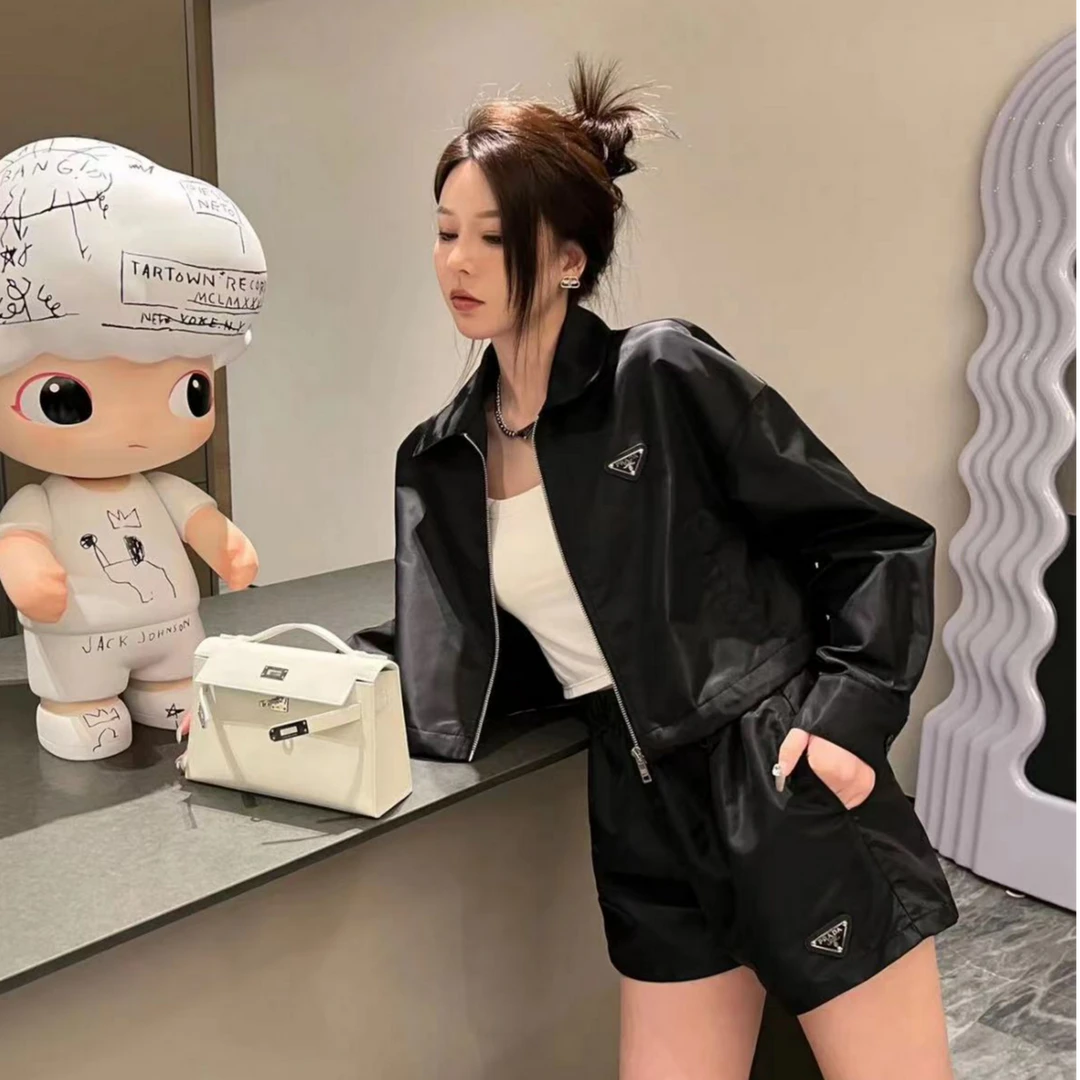 全新未使用 Prada/普拉达 PRADA短款黑色三角工装外套 不支持七天