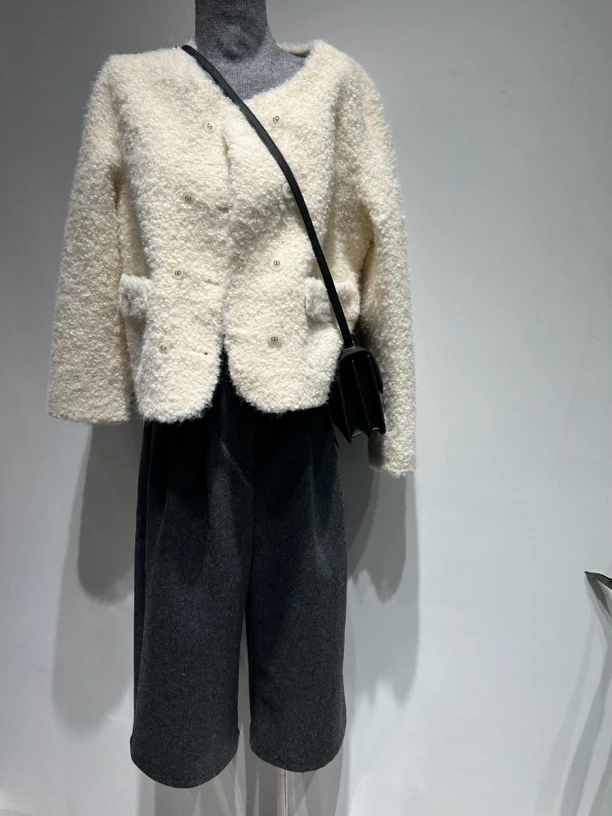 秋冬气质小香风双排扣皮毛一体加厚短外套