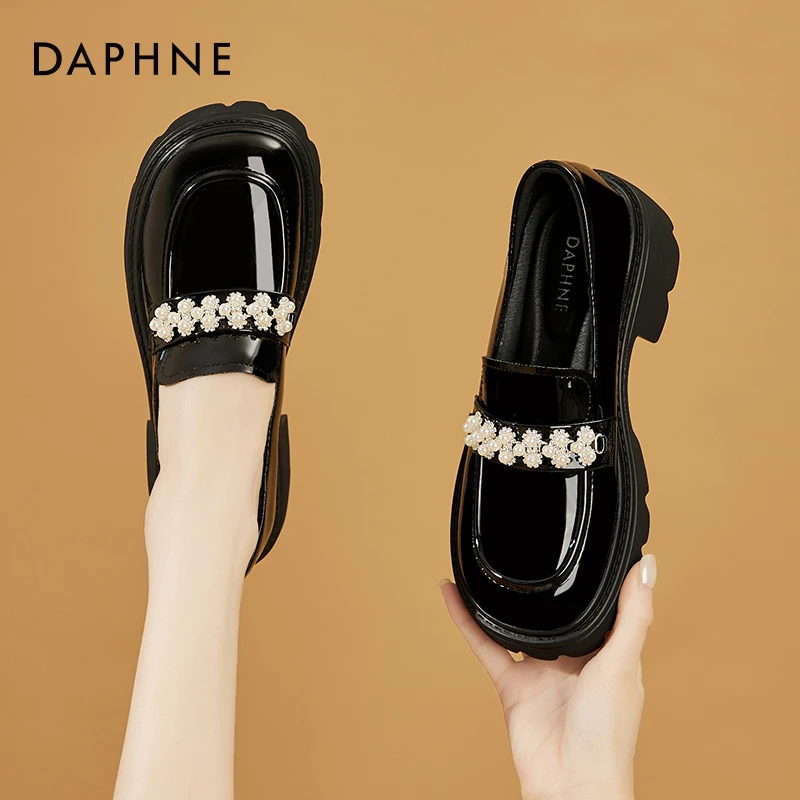 达芙妮女鞋珍珠乐福鞋女亮皮单鞋2025年新款春秋厚底英伦风小皮鞋