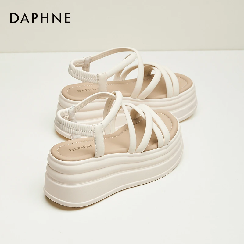 达芙妮厚底罗马凉鞋女夏季2025新款超火百搭增高坡跟休闲松糕凉鞋