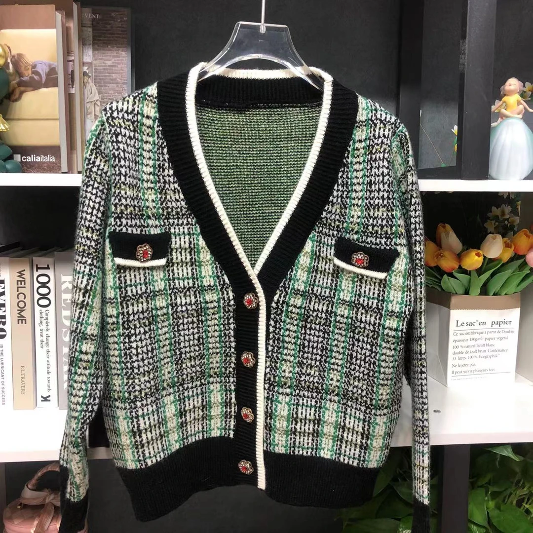 HY490【春季新款】时尚浅绿色V领口袋纽扣千鸟格图案开衫18813C