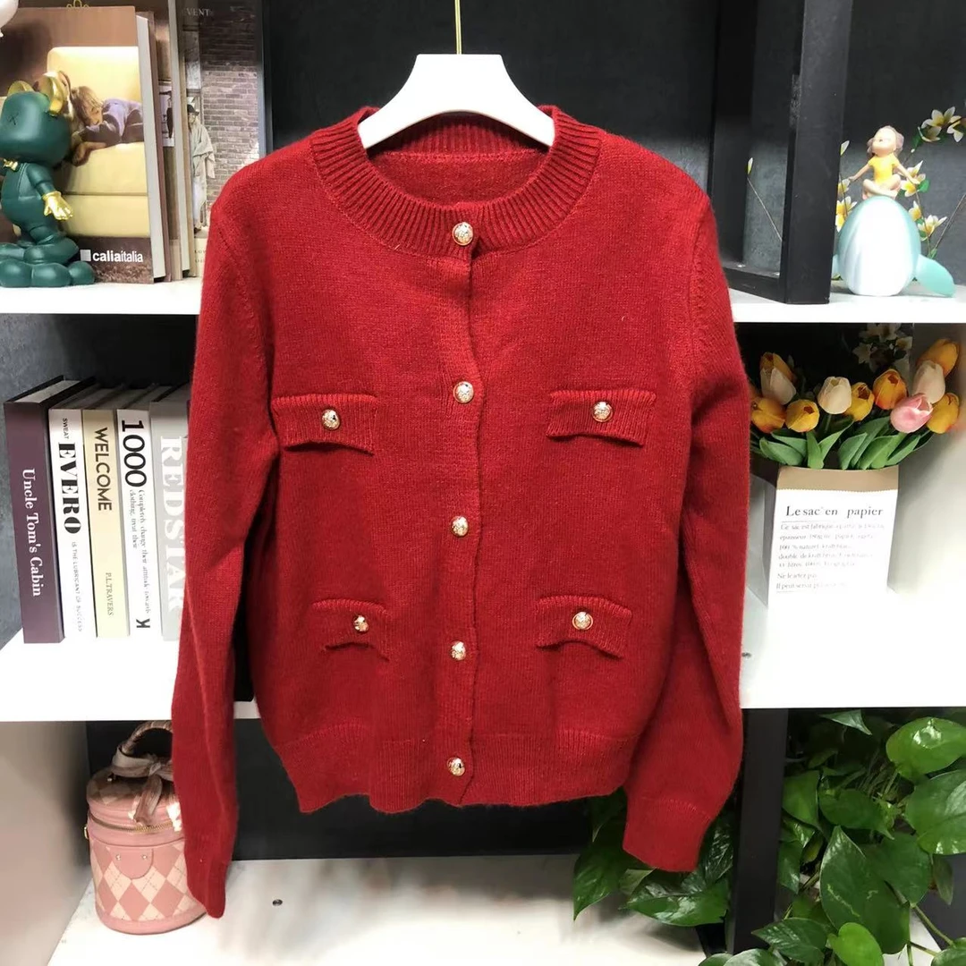 HY420-1【春季新款】时尚红色圆领小香风排扣款毛衣Z