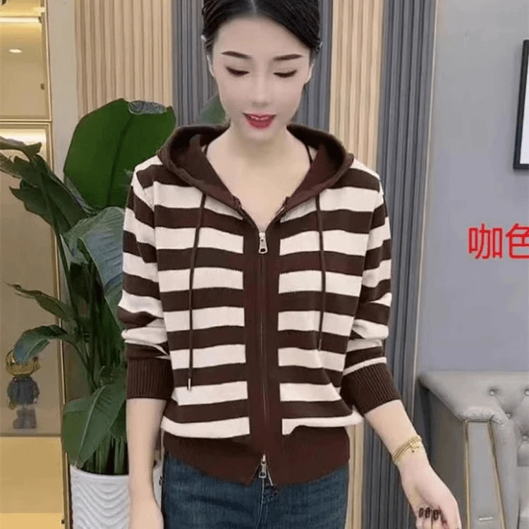 时尚百搭轻奢高档2025秋季网红新款针织条纹开衫高档洋气妈妈上衣