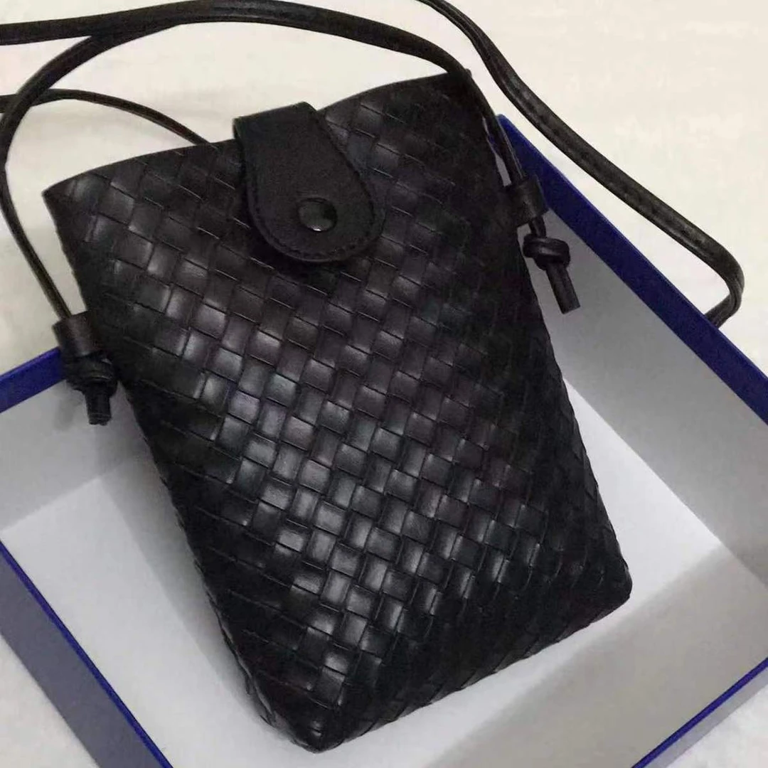 黑色皮革小黑包15*20