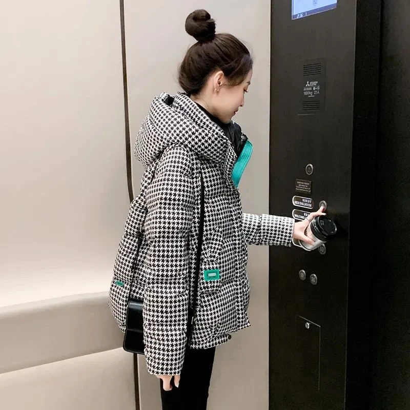 波司澄羽绒服千鸟格短款加绒服冬季女装年新款时尚防寒棉袄小个子