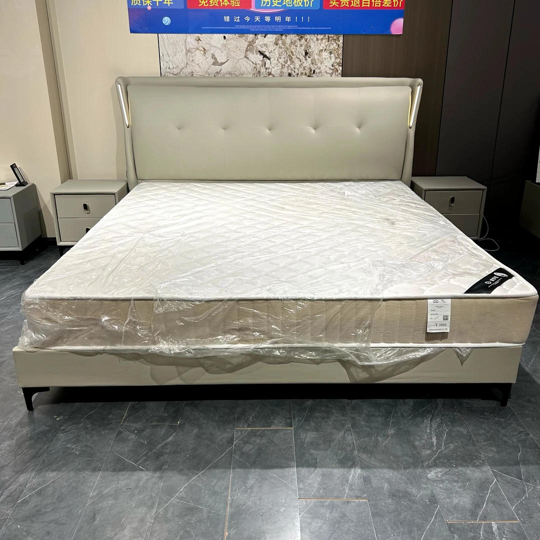 HL-B128现代简约微笑设计头层真皮主卧大床真皮双人床婚床软包床